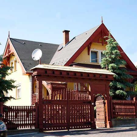 Kitti Panzio Apartment Mogyoród Exterior foto