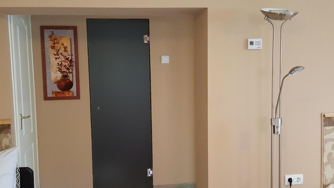 Kitti Panzio Apartment Mogyoród Exterior foto