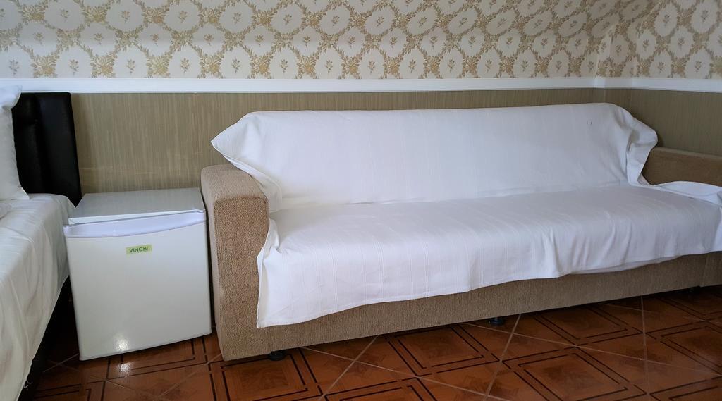 Kitti Panzio Apartment Mogyoród Exterior foto
