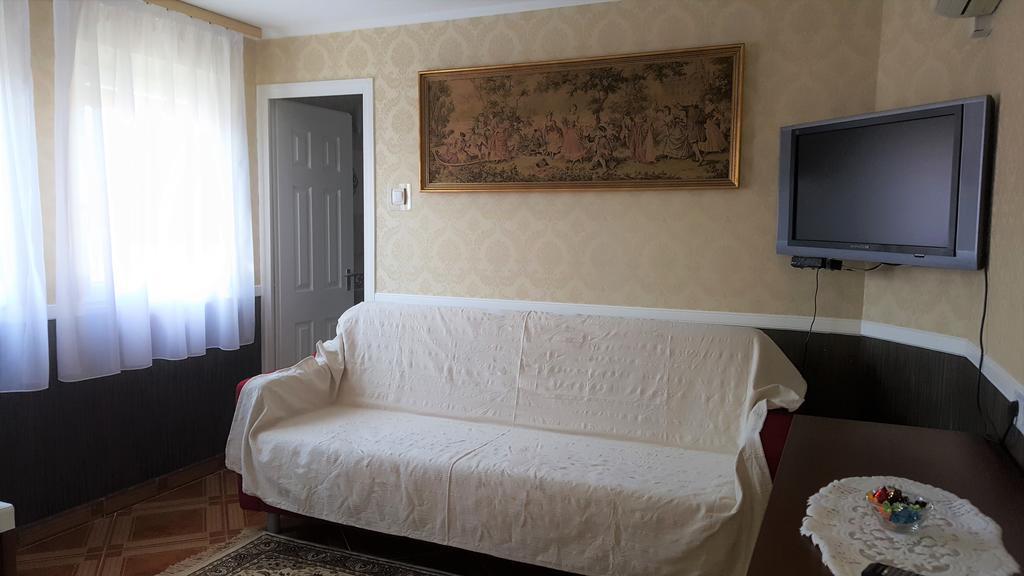 Kitti Panzio Apartment Mogyoród Exterior foto