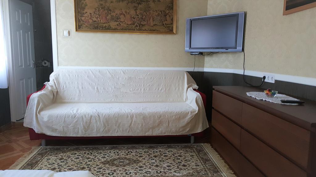 Kitti Panzio Apartment Mogyoród Exterior foto